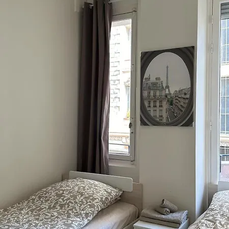 Appartement новая 3-комнатная на 2й линии от моря.