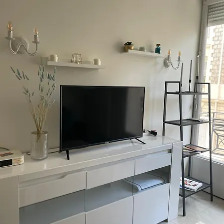 Apartment новая 3-комнатная на 2й линии от моря. Nice